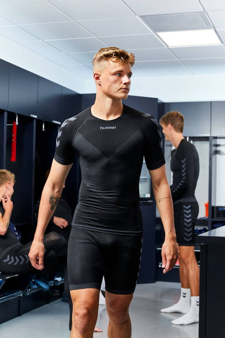 Hummel Hummel First Seamless Jersey S/S - black