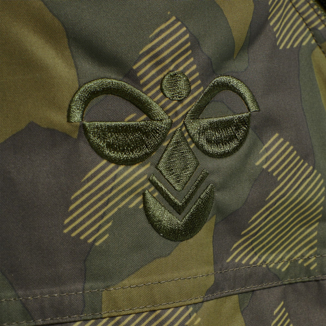 Hummel hmlMOON SNOWSUIT - OLIVE NIGHT/ ECRU OLIVE - 74 - olive night/ ecru olive