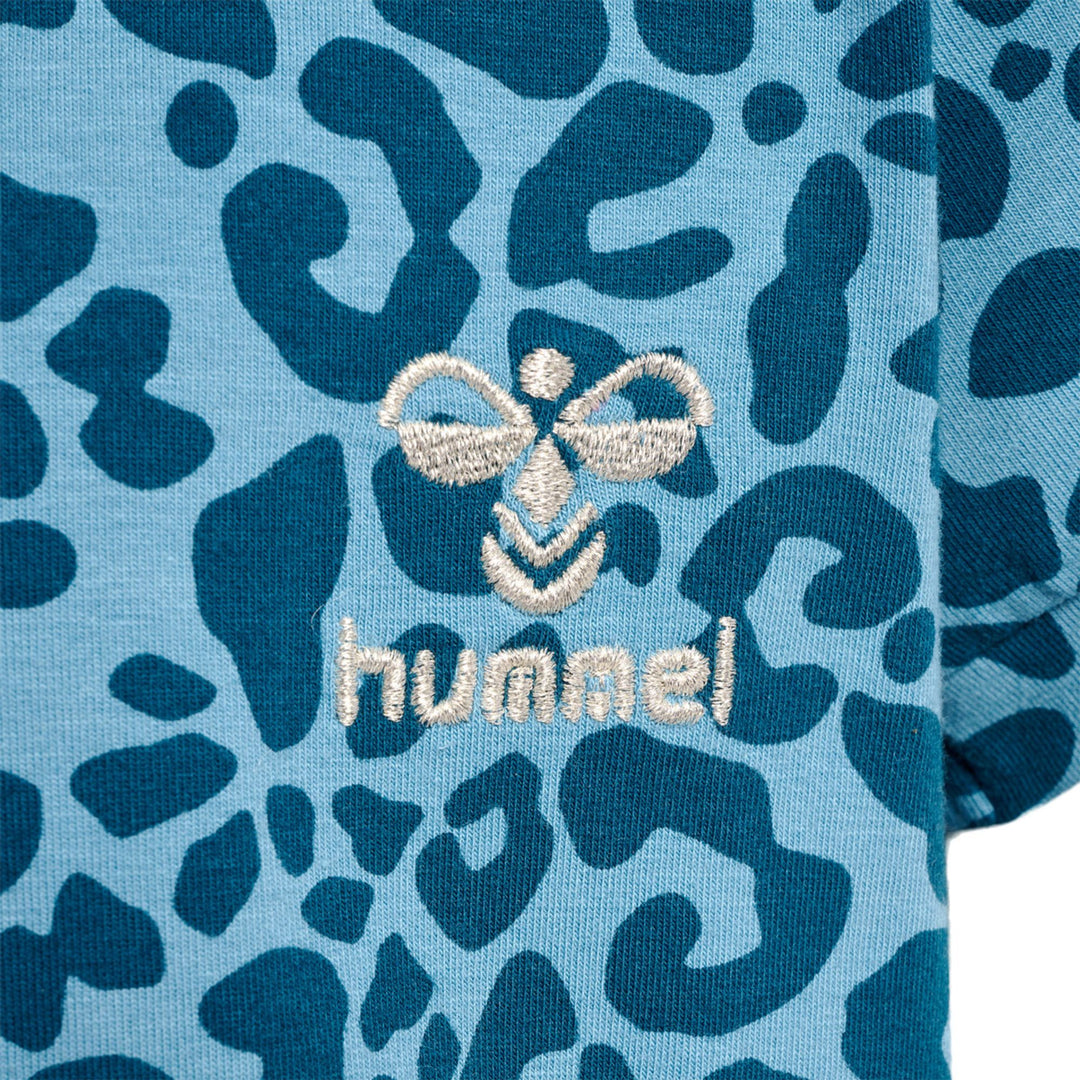 Hummel hmlFLOWY AOP DRESS S/S - blue coral