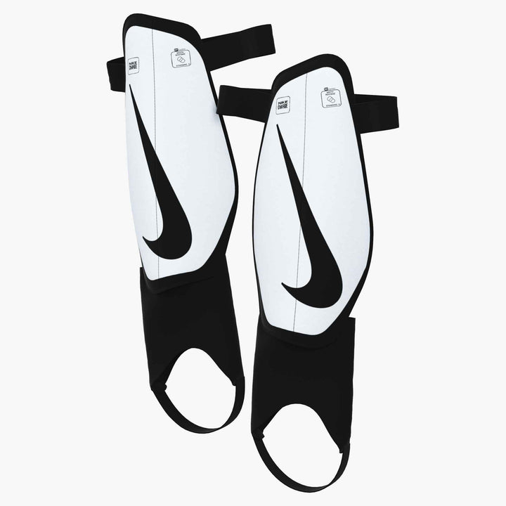 Nike Charge Fußball-Schienbeinschoner